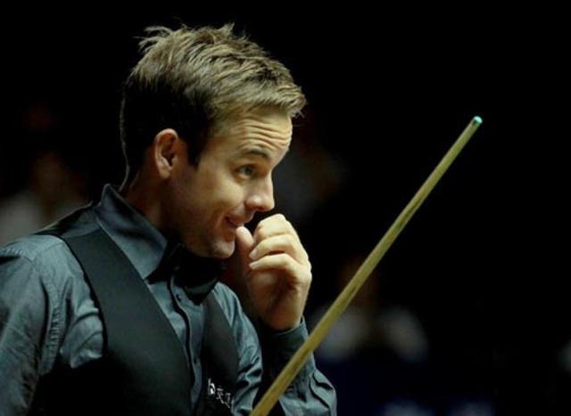 孙颖莎王楚钦赛前训练气氛轻松，大头仰头大笑，大笑引发全场欢笑