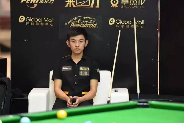 亚马尔父亲比赛中多次挑衅贝蒂斯球迷，最终被安保带走