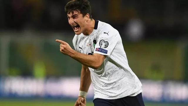 太全面了！杰伦·约翰逊过去5战场均接近30+14+11