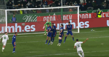 NBA交易截止日：湖人换回德章泰·穆雷