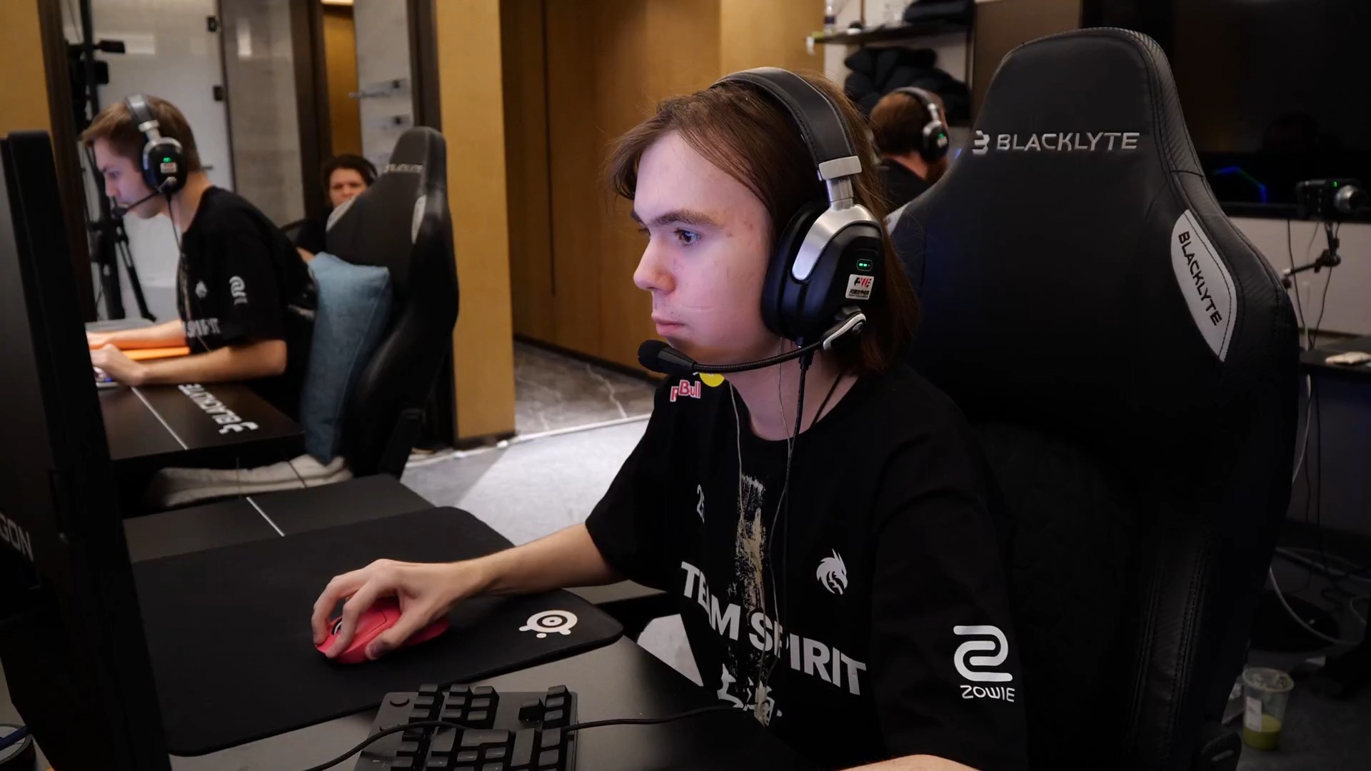 詹姆斯吸眼 詹姆斯吸眼